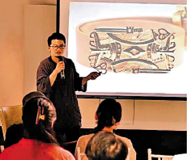 　 圖：付少雄分享創作心得。