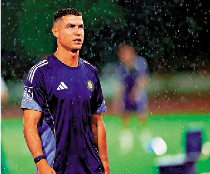 　　圖：C朗拿度前晚冒雨進行操練。\艾納斯圖片