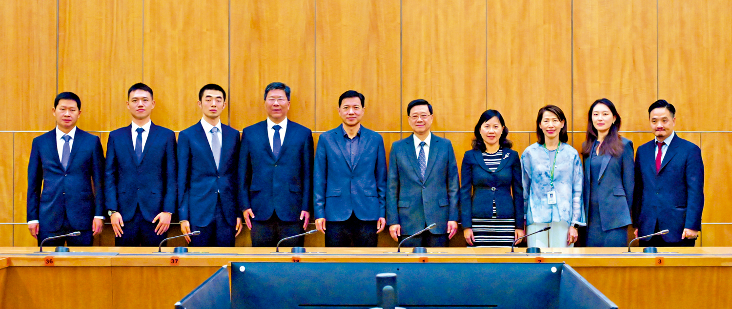 　　圖：行政長官李家超與百度創始人李彥宏（左五）一行會面。
