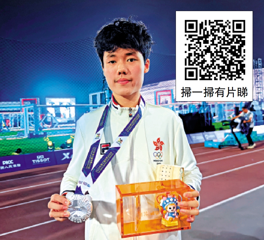 　　圖：關竣仁展示無人機競速銀牌。/大公報記者向芸攝