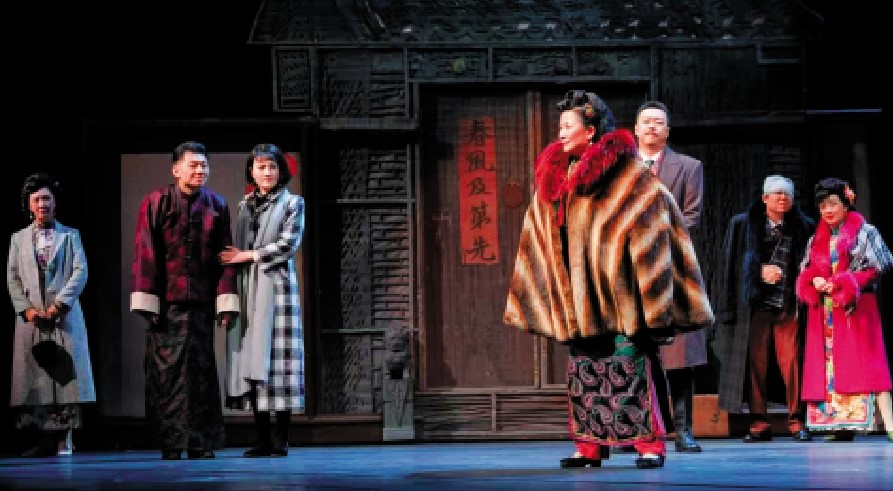 　　圖：2025年7月4日，經典話劇《四世同堂》在香港文化中心與香港觀眾見面。\湯亮攝