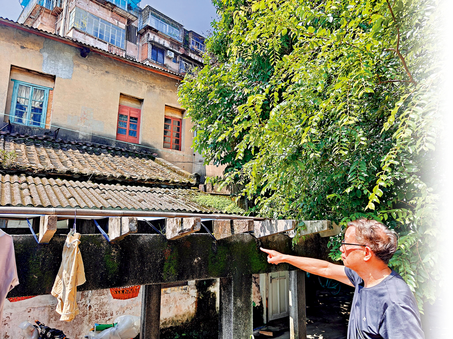 　　圖：華南理工大學退休教授、研究侵華日軍華南細菌戰的資深專家譚元亨指出當年「省立傳染病院」所在，他說，「中山醫總部、南石頭及傳染病院就是侵華日軍實施華南細菌戰的鐵三角。」