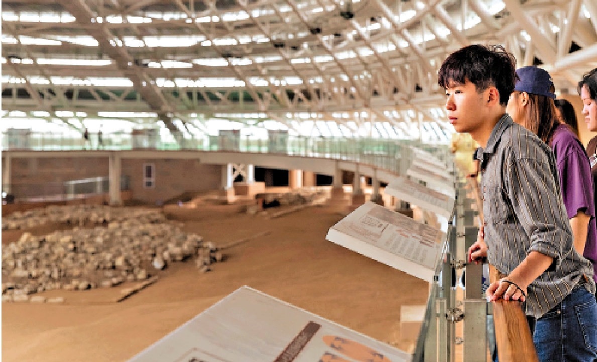 　　圖：朝陽牛河梁國家考古遺址公園有規律地分布着祭壇、女神廟和積石冢等遺址。\大公報實習記者邱子斌攝