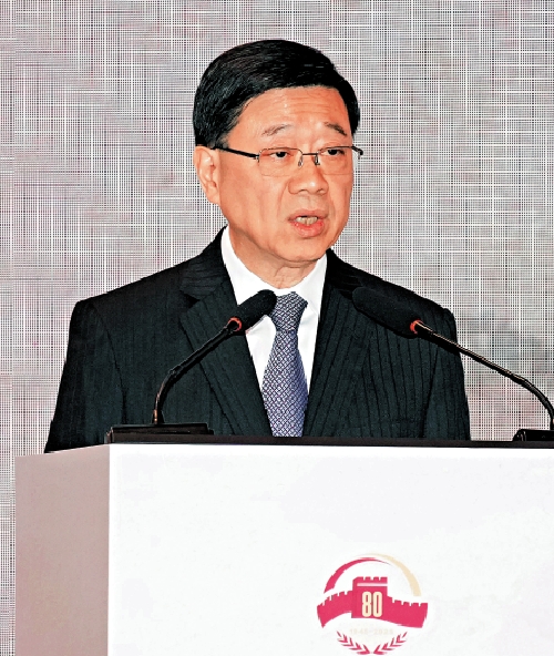 　　圖：李家超期望，市民通過是次展覽，更全面、更立體地認識這段歷史。