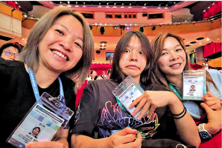 　　圖：曾海芬（左起）、女兒向籽嬴及妹妹曾海蘭都有參與全運義工計劃。\受訪者供圖