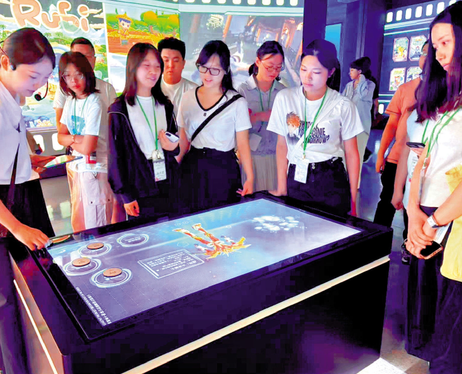 　　圖：傳媒學子們走進中南卡通，親身感受當動畫遇上AI時所擦出的火花。/大公報實習記者馮一笑攝