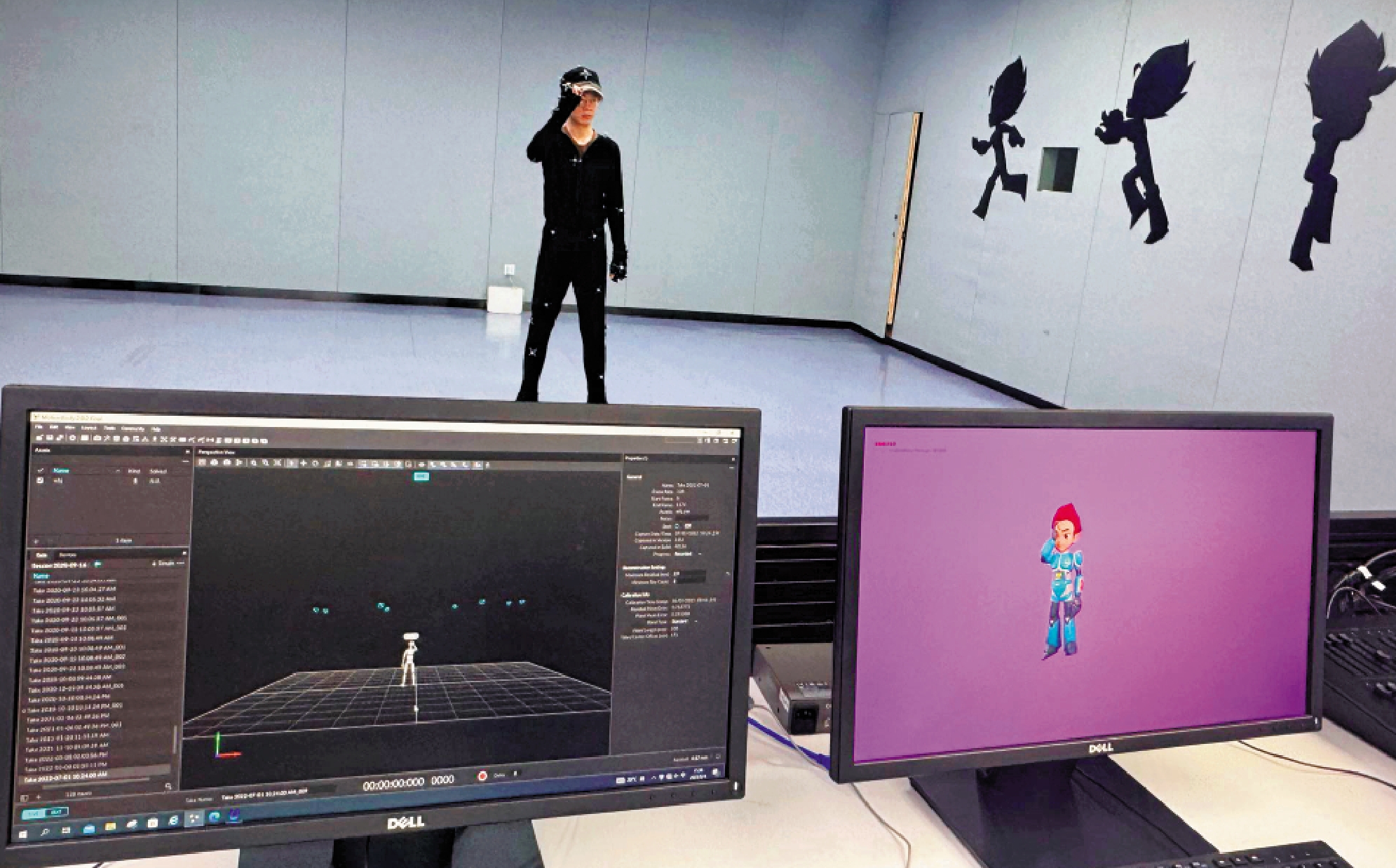 　　圖：在「之江一號」數字攝影棚中，一名動捕演員正揮舞手臂、旋轉跳躍，150個高精度相機實時捕捉動作，將表情和肢體動作轉化成虛擬角色。/大公報實習記者洪學禕攝