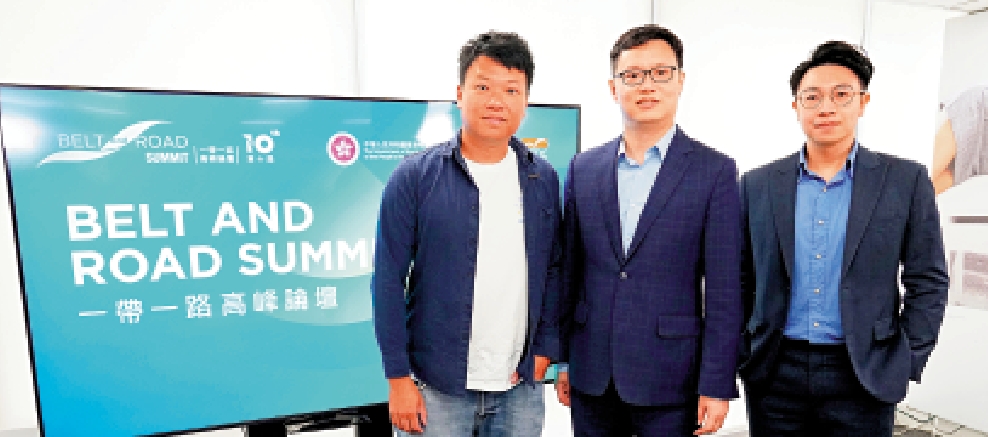 　　圖：GoGoX聯合創辦人關俊文（左起）、貿發局副總裁劉會平、喚雨科技創投控股有限公司董事郭嘉明。\大公報記者麥潤田攝