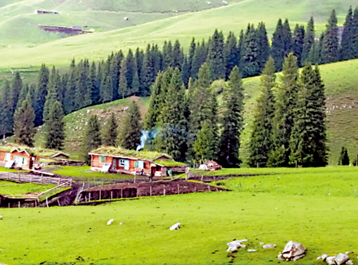 　　圖：前往瓊庫什台沿路的人家。\作者攝