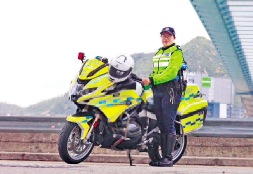 　　圖：林麗娟是香港警隊護送組首位女鐵騎警長。