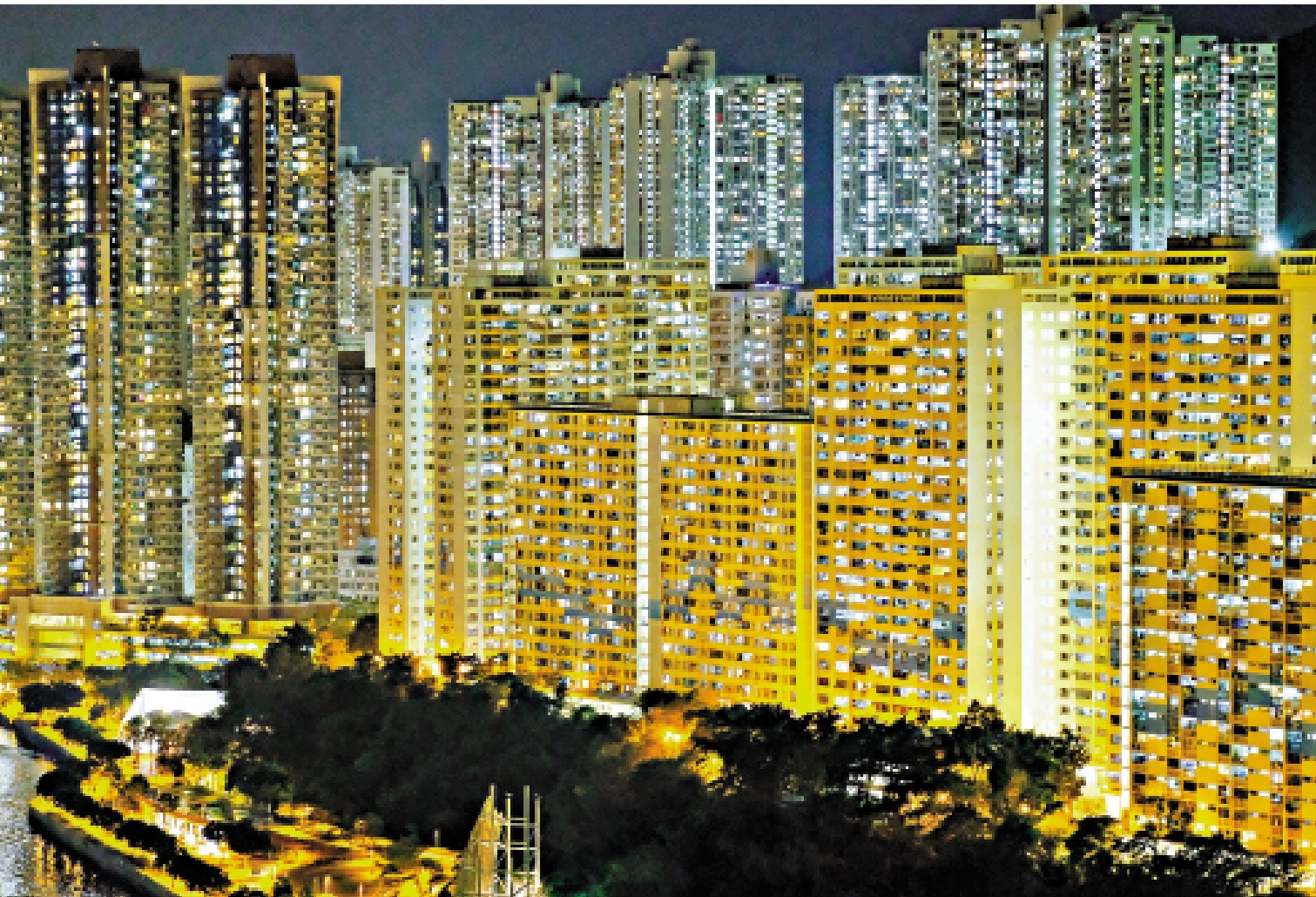 　　圖：公共屋邨公用地方過去10年的平均用電量，下跌了17%。
