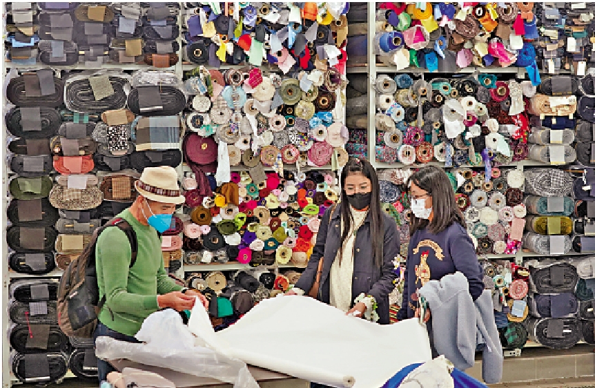 　　圖：深水埗曾經以布市聞名，現今依然可見賣布的小店。\資料圖片