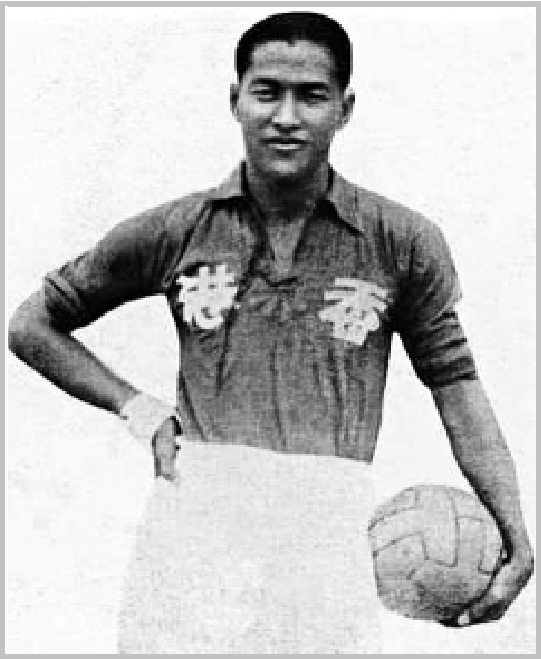 　　圖：司職前鋒的李惠堂以射門力量大見稱。\資料圖片