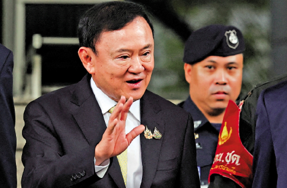 　　圖：他信（左）5日已飛抵迪拜，外界擔憂其逃避法律審判。\路透社