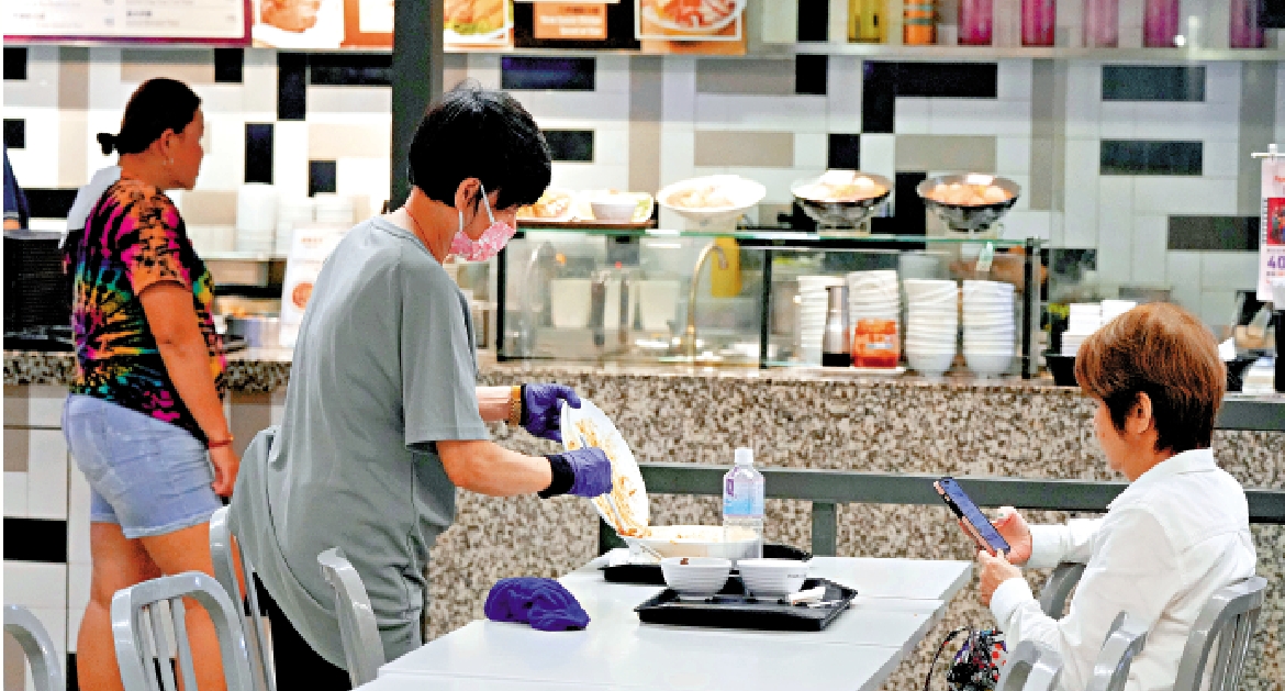 　　圖：優化計劃下申請輸入侍應生及初級廚師的僱主在進行四星期本地招聘期間，必須每星期參加一次由勞工處在指定就業中心舉行的招聘會。