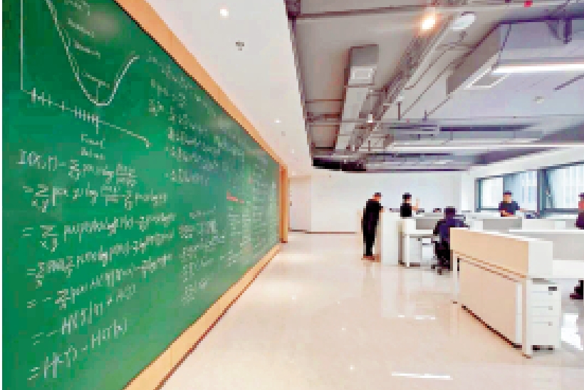 　　圖：河套數學院位於河套深圳園區深港國際科技園，圖為研究院內景。