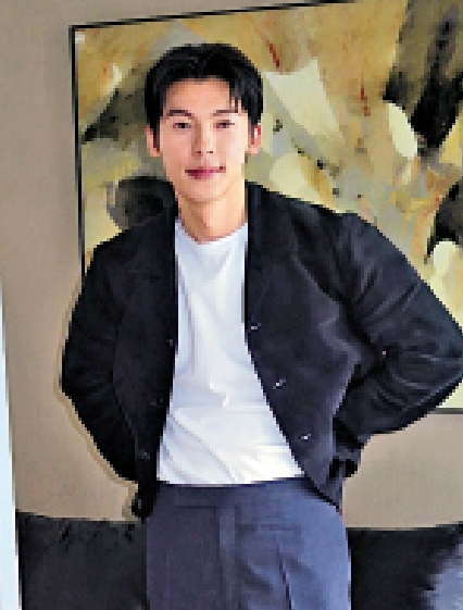 　　圖：許光漢小檔案