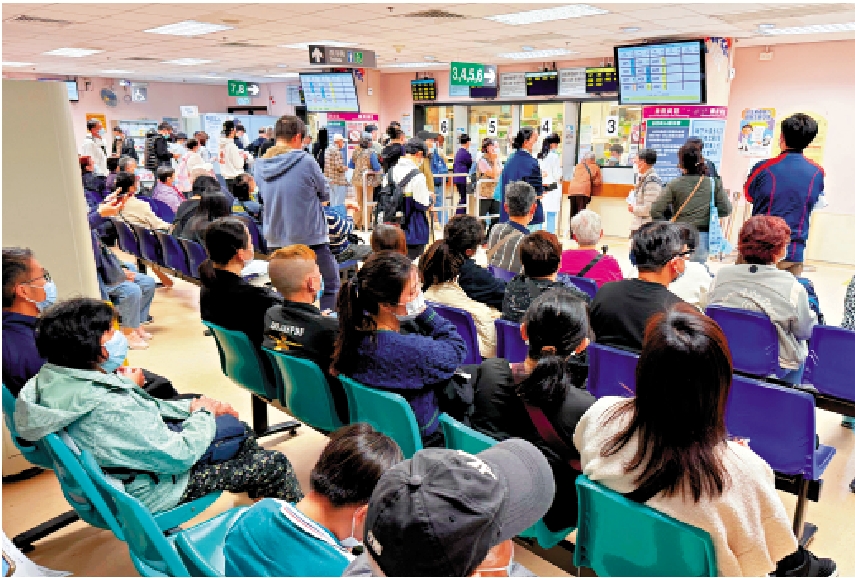 　　圖：公立醫院明年起實施新收費安排，醫管局將會成立專隊加快處理醫療費用減免申請。