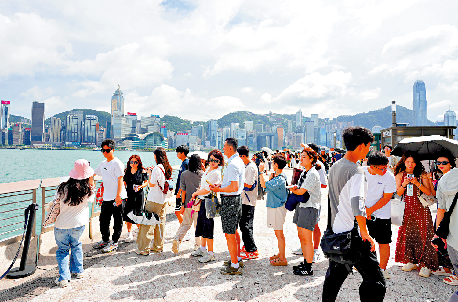 　　圖：為期八日的國慶黃金周，料有一百五十四萬內地旅客來港。\大公報記者蔡文豪攝
