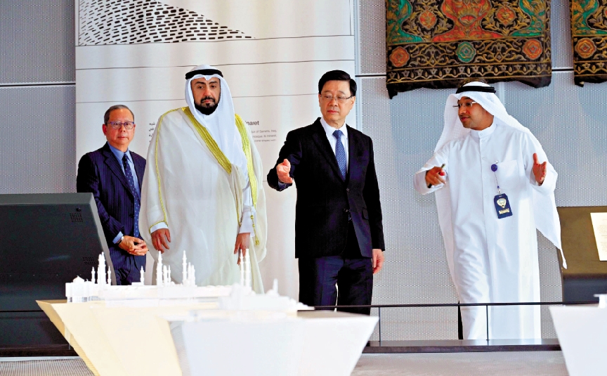 　　圖：香港積極發揮「內聯外通」的優勢，聯繫起內地市場與國際市場。圖為行政長官李家超今年中出訪中東。