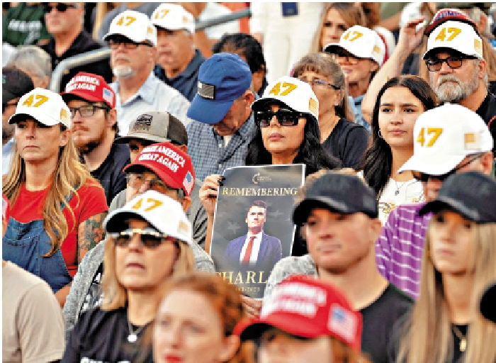 　　圖：美國右翼人士18日參加紀念柯克的活動。\路透社