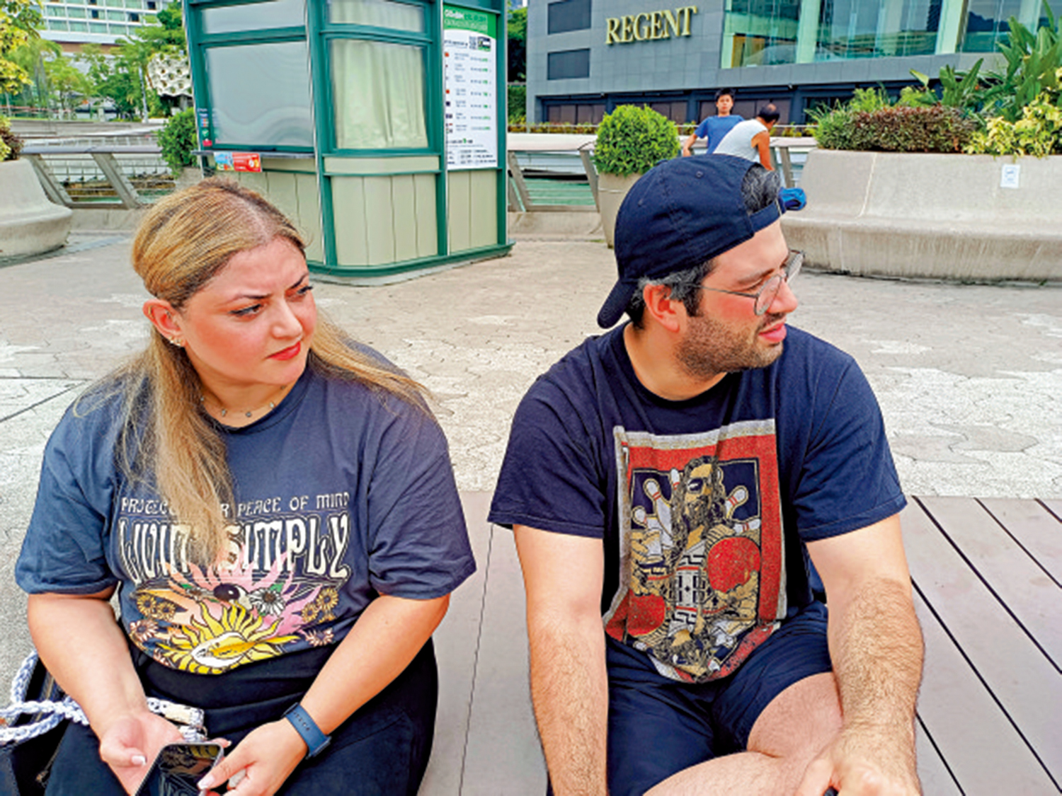 　　圖：Merih Mert（右）表示，「樺加沙」是他人生中首次遇上的颱風，形容是這趟旅程的「驚喜」。\大公報記者王亞毛攝