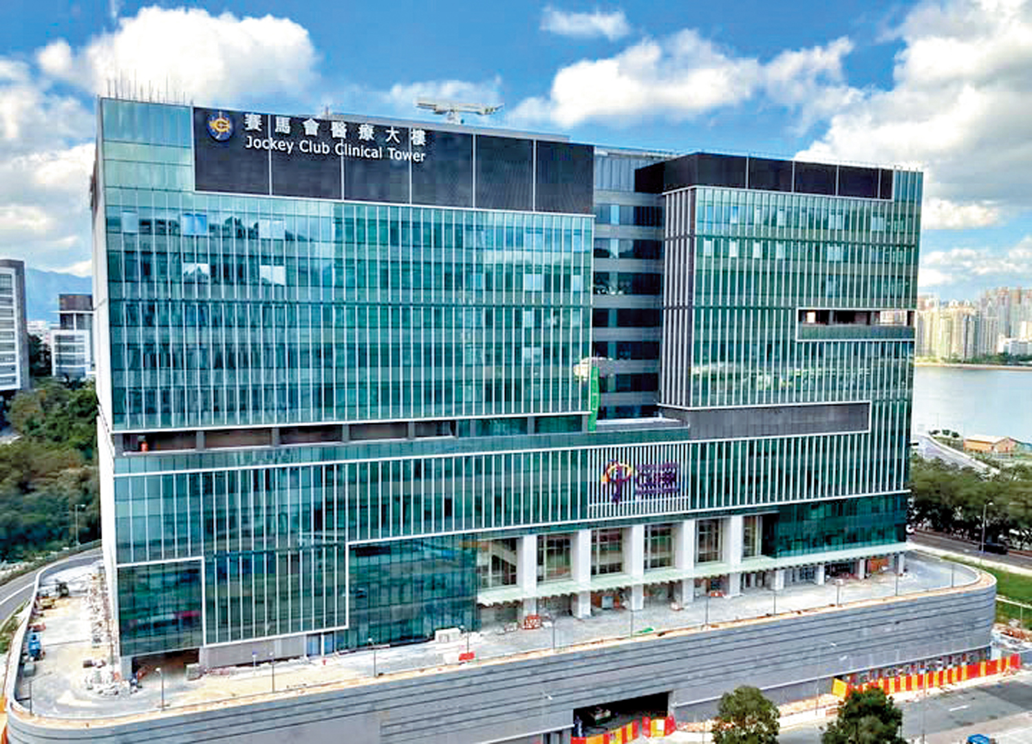 　　圖：中文大學醫院發現部門賬目異常，懷疑有人造假騙取醫院金錢，兩名主管級員工被捕及被解僱。