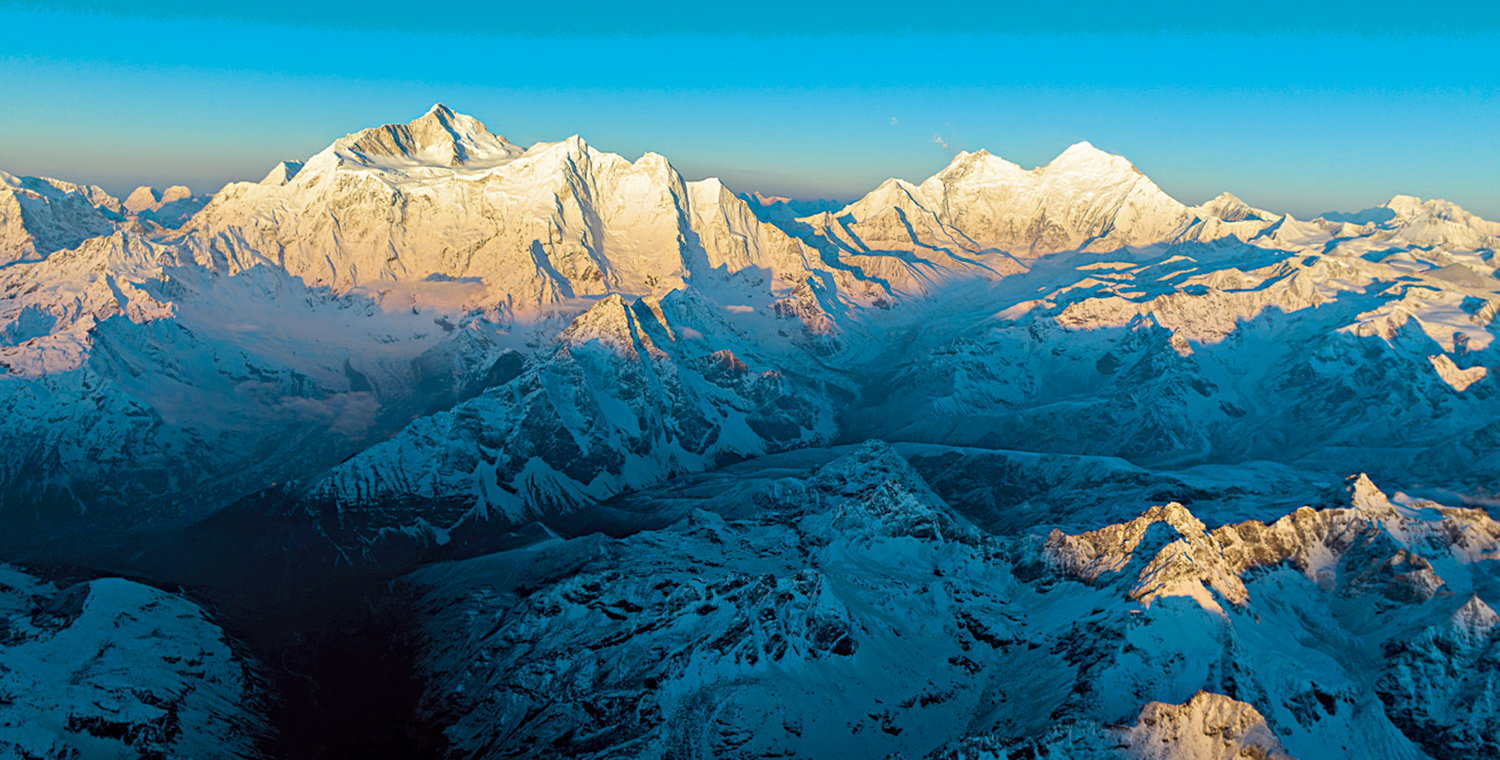 　　圖：晨光照耀下的喜馬拉雅山脈一隅。\新華社