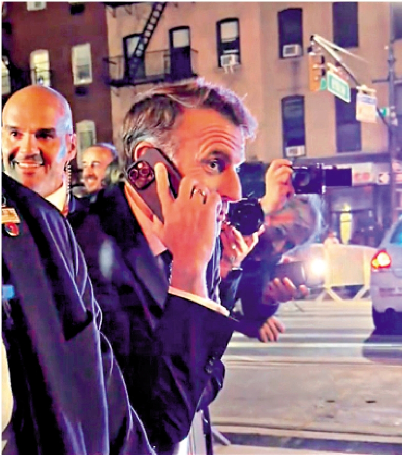 　　圖：馬克龍22日給特朗普打電話，抱怨自己被美警攔截。\網絡圖片