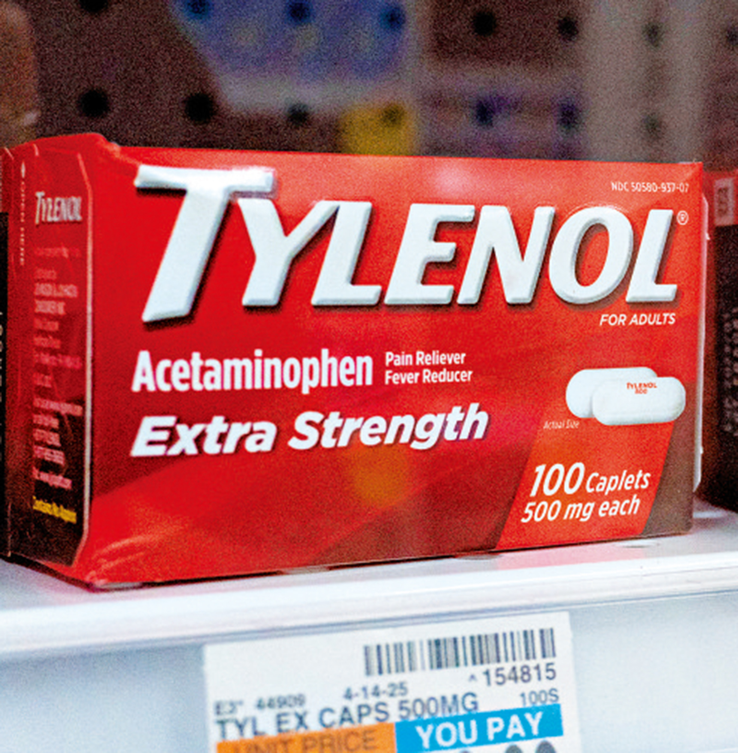 　　圖：美國總統特朗普22日聲稱，孕婦不應服用止痛藥「泰諾」。圖為紐約一家藥店內售賣的泰諾。\路透社