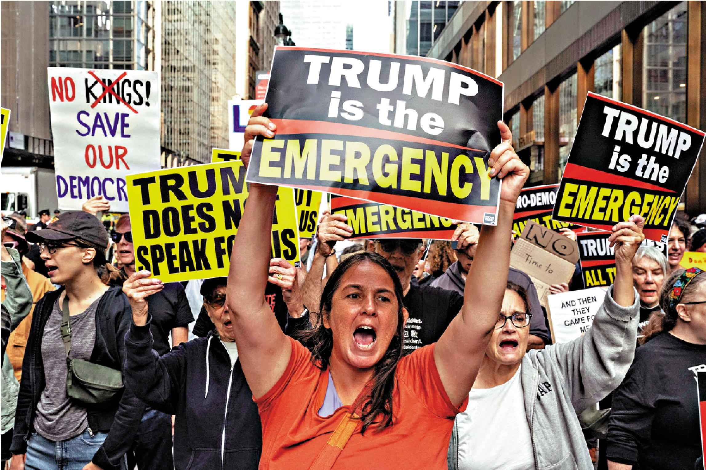 　　圖：美國民眾23日在紐約舉行反特朗普示威。\法新社