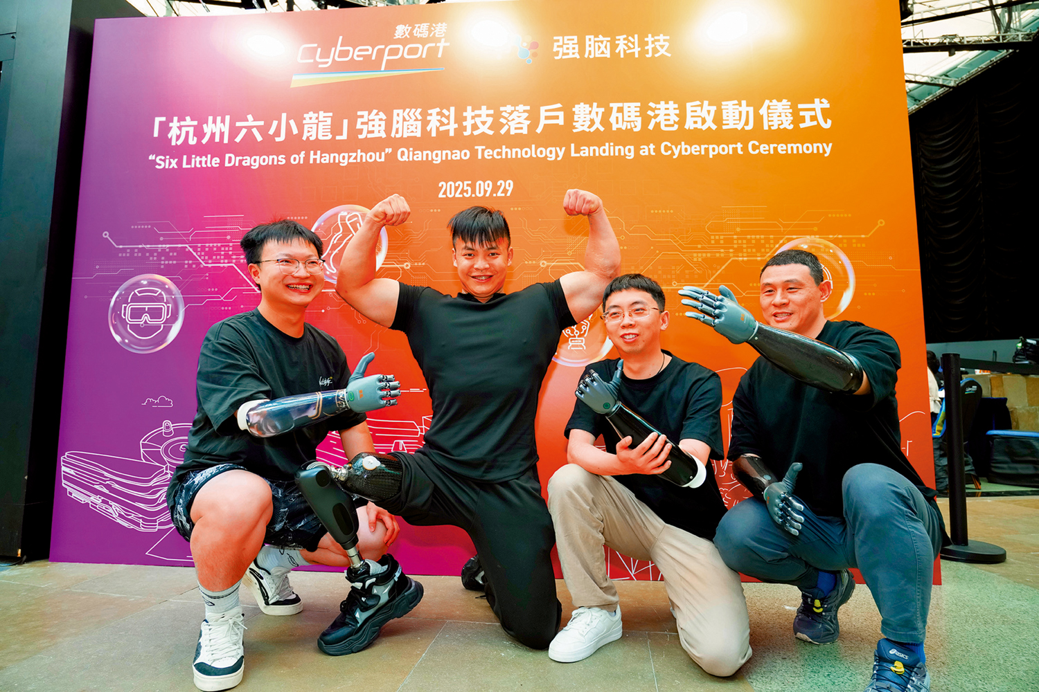 　　圖：強腦科技研發的智能仿生義肢，只要通過人腦神經電信號，結合算法和人工智能，就能控制肢體活動。\大公報記者麥潤田攝