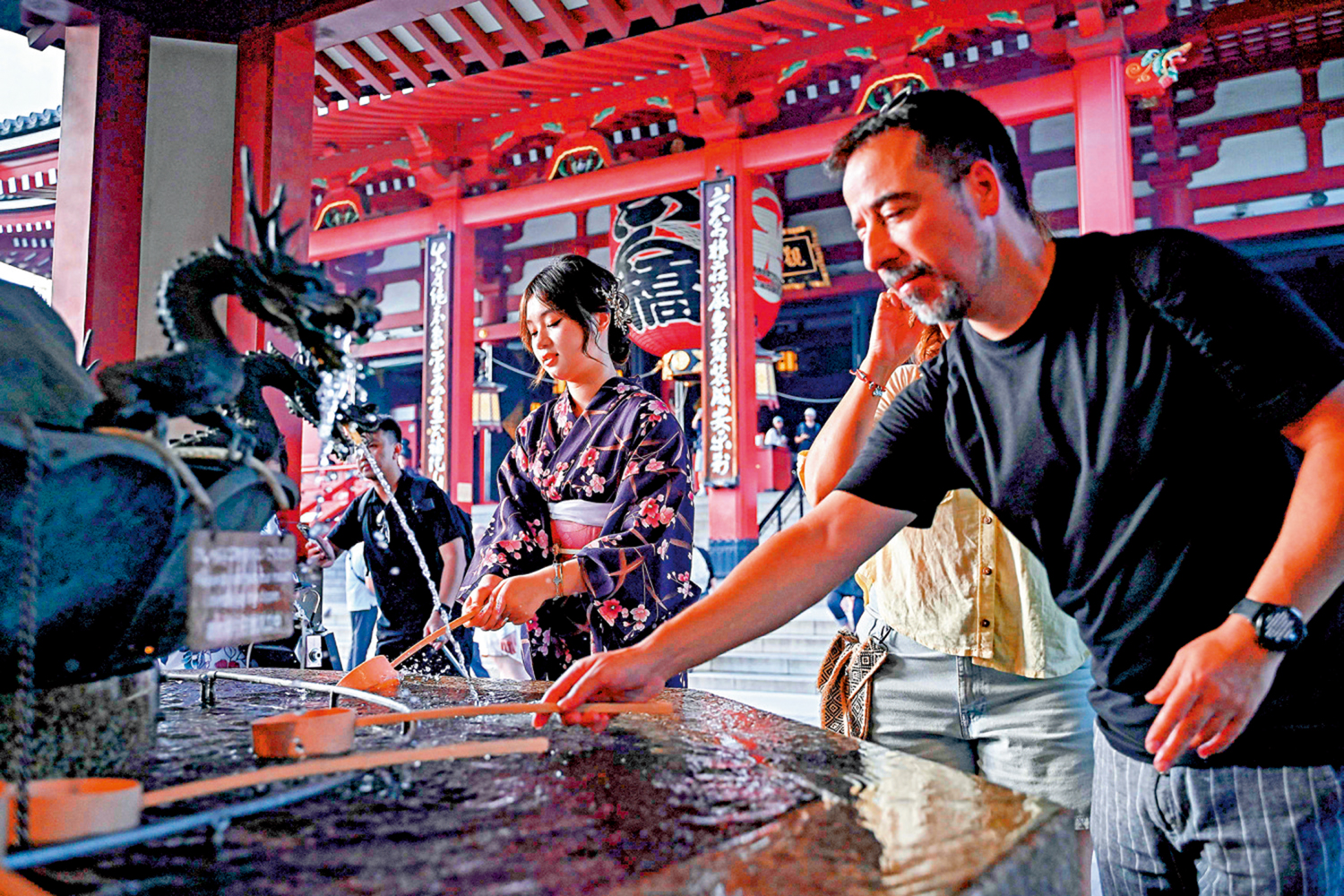 　　圖：外國遊客將無法申請換領日本駕照。\法新社