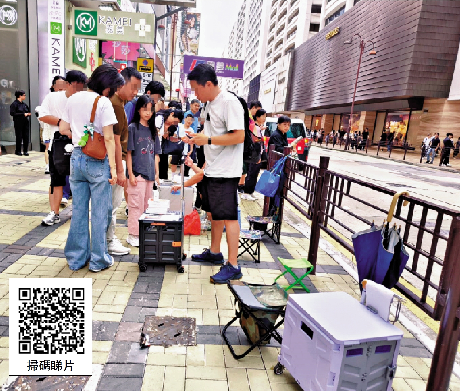 　　圖：尖沙咀收機檔湧現，嚴重阻街兼無牌擺賣。