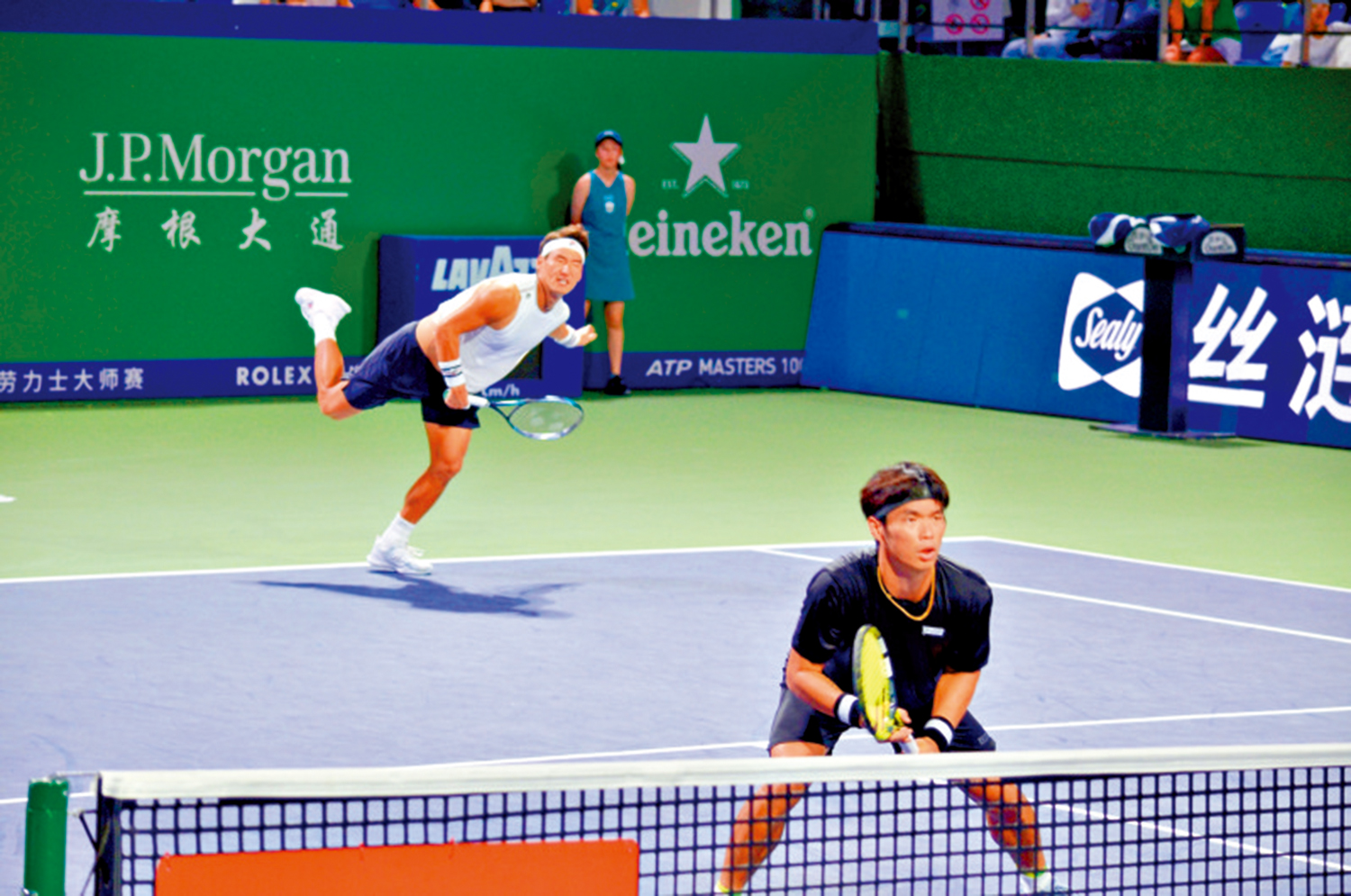 　　圖：6日晚間，先是3號場地男雙賽場，布雲朝克特／何承叡錯失賽點，慘遭逆轉。