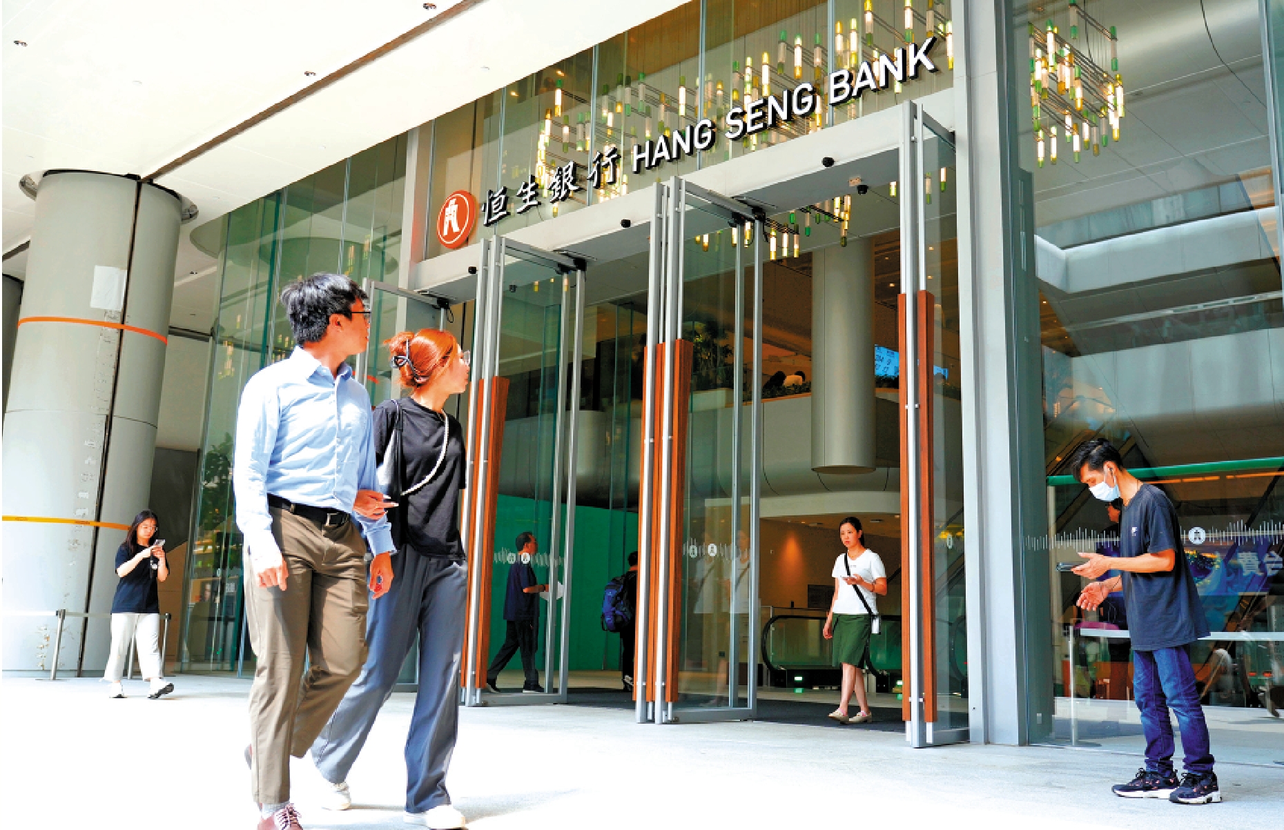 　　圖：標普認為，恒生銀行日後有望共享更多滙控資源，從而提高成本效率，並與集團策略更一致。\大公報記者何嘉駿攝