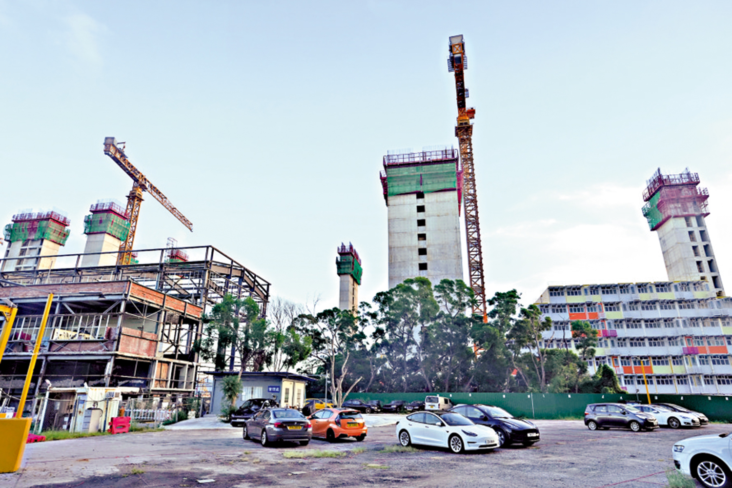 　　圖：近期部分簡約公屋安裝工程出現問題，圖為欣寶路簡約公屋地盤。