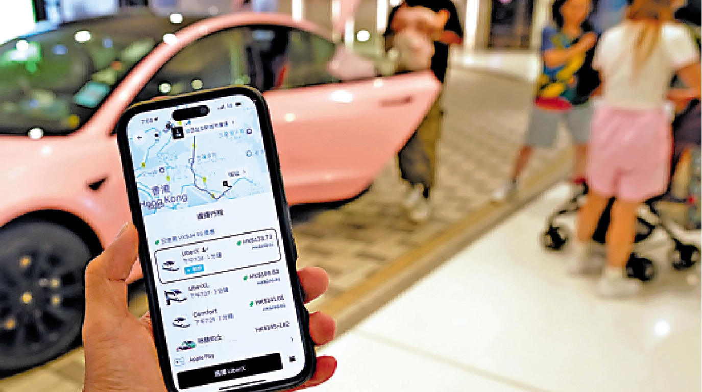 　　圖：立法會昨日三讀通過網約車服務的修訂條例草案，首批持牌網約車平台最快明年第四季開始營運。