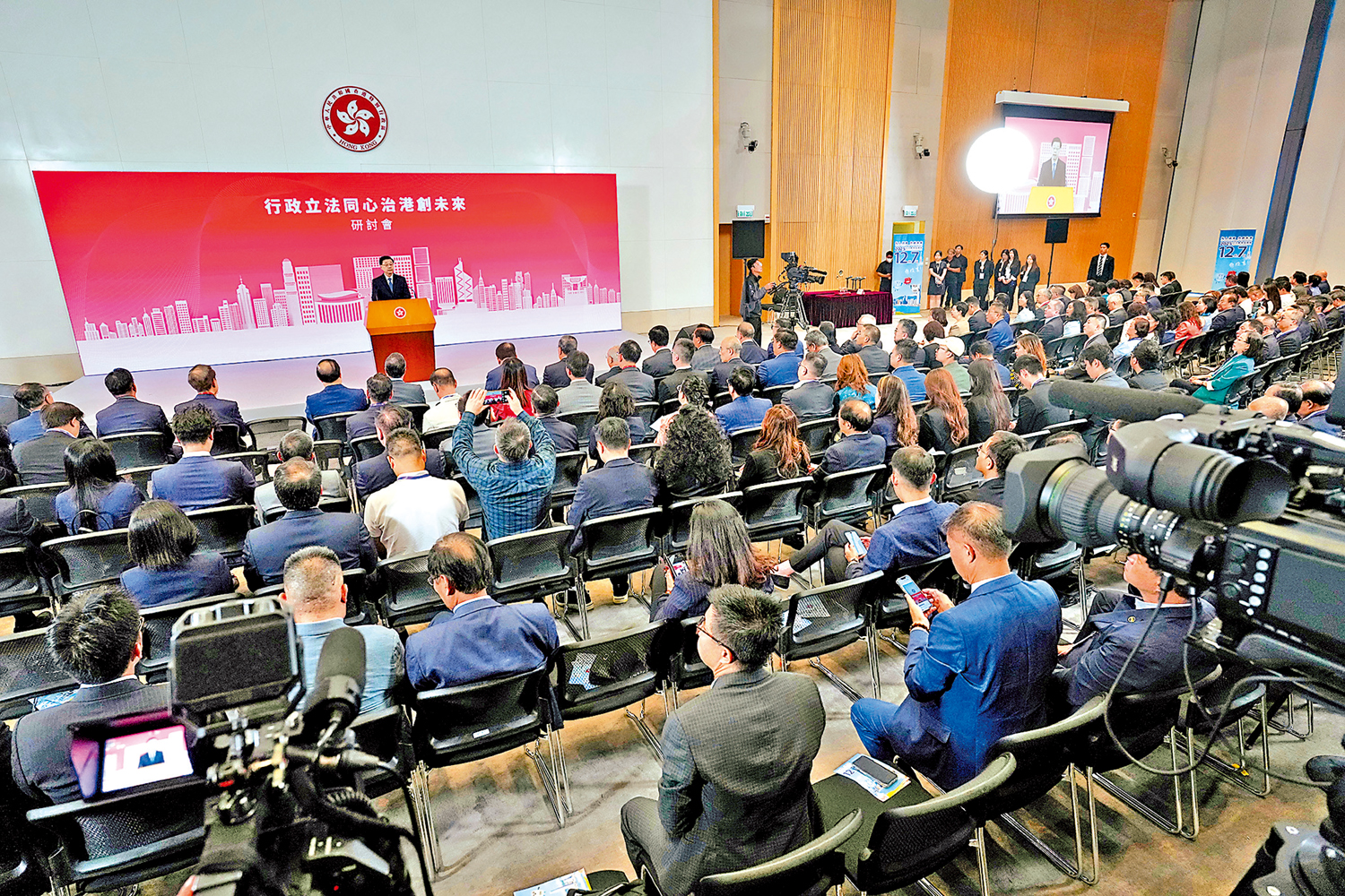 　　圖：10月16日，特區政府舉行「行政立法同心治港創未來」研討會，邀請愛國愛港團體、社會各界代表及專家學者共同交流真知灼見，凝聚共識。\大公報記者麥潤田攝