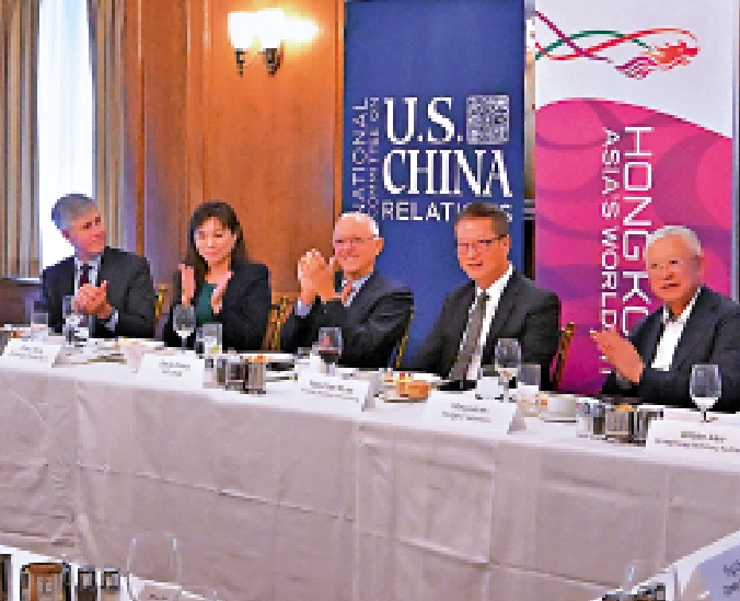 　　圖：陳茂波（右二）出席由美中關係全國委員會與香港駐紐約經濟貿易辦事處聯合舉辦的午餐會。