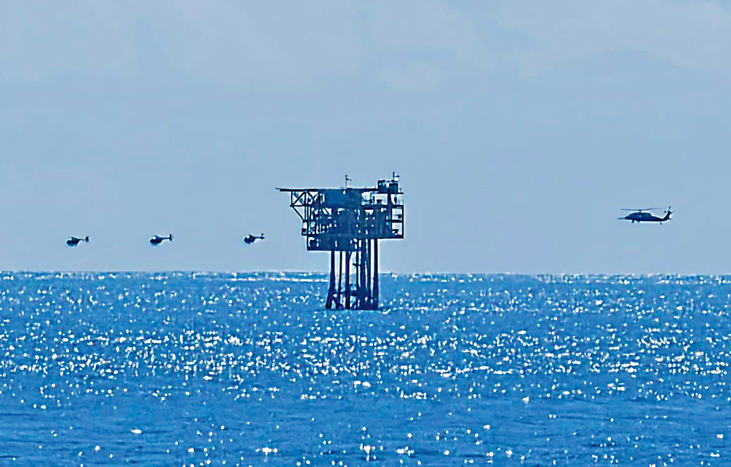 　　圖：社交媒體上流傳美軍直升機近日靠近委內瑞拉海岸的照片。\網絡圖片