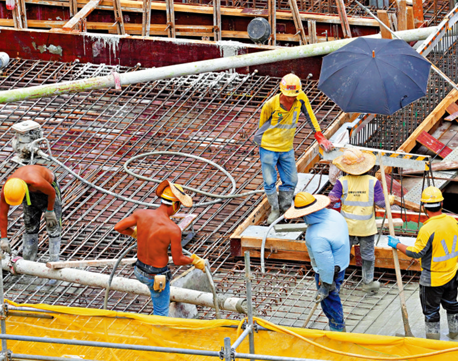 　　圖：紮鐵工種人力緊張情況改善，當局不再批准輸入外勞。