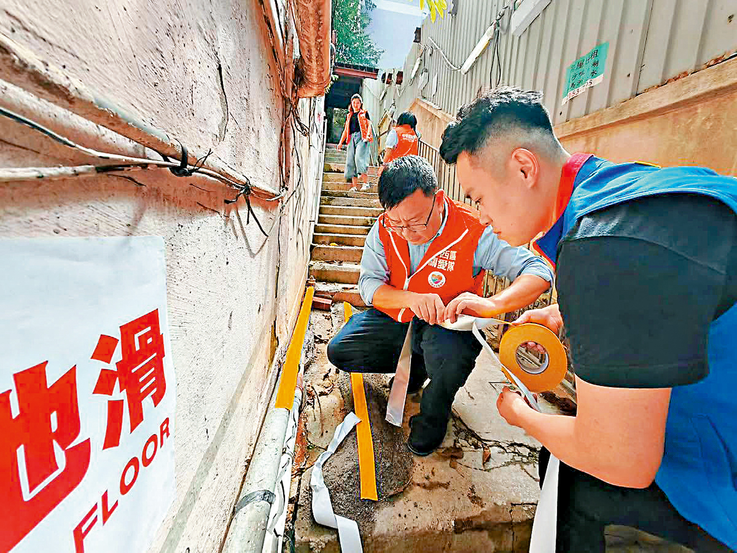 　　圖：施永泰積極跟進區內居民的求助。