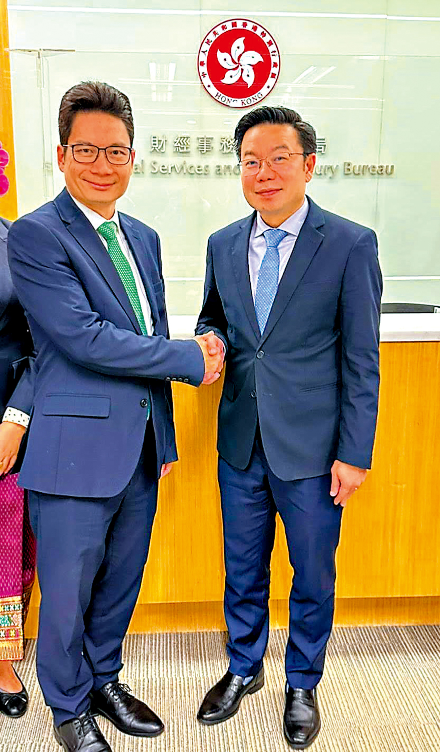 　　圖：陳浩濂（左）與Soulivath Souvannachoumkham會晤，共同探討相互合作的議題。