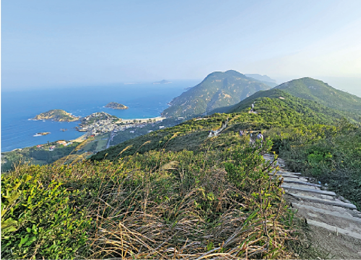 　　圖：龍脊是香港熱門登山地點之一。\資料圖片