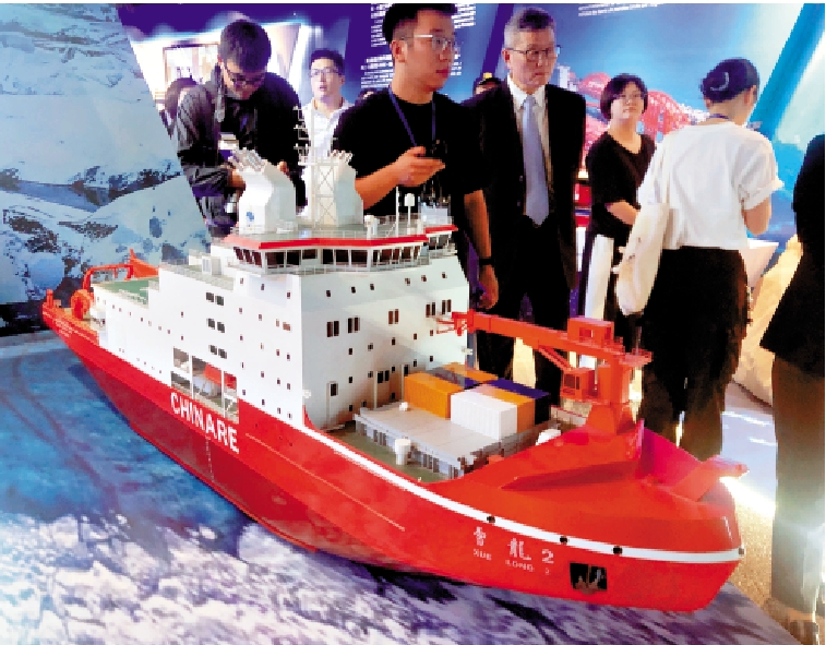 　　圖：香港可因地制宜助力海洋強國建設。圖為雪龍2號科考船模型在灣區展出。\大公報記者方俊明攝