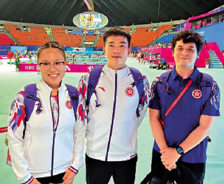 　　圖：香港代表團成員身着全運會服裝。\大公報記者敖敏輝攝