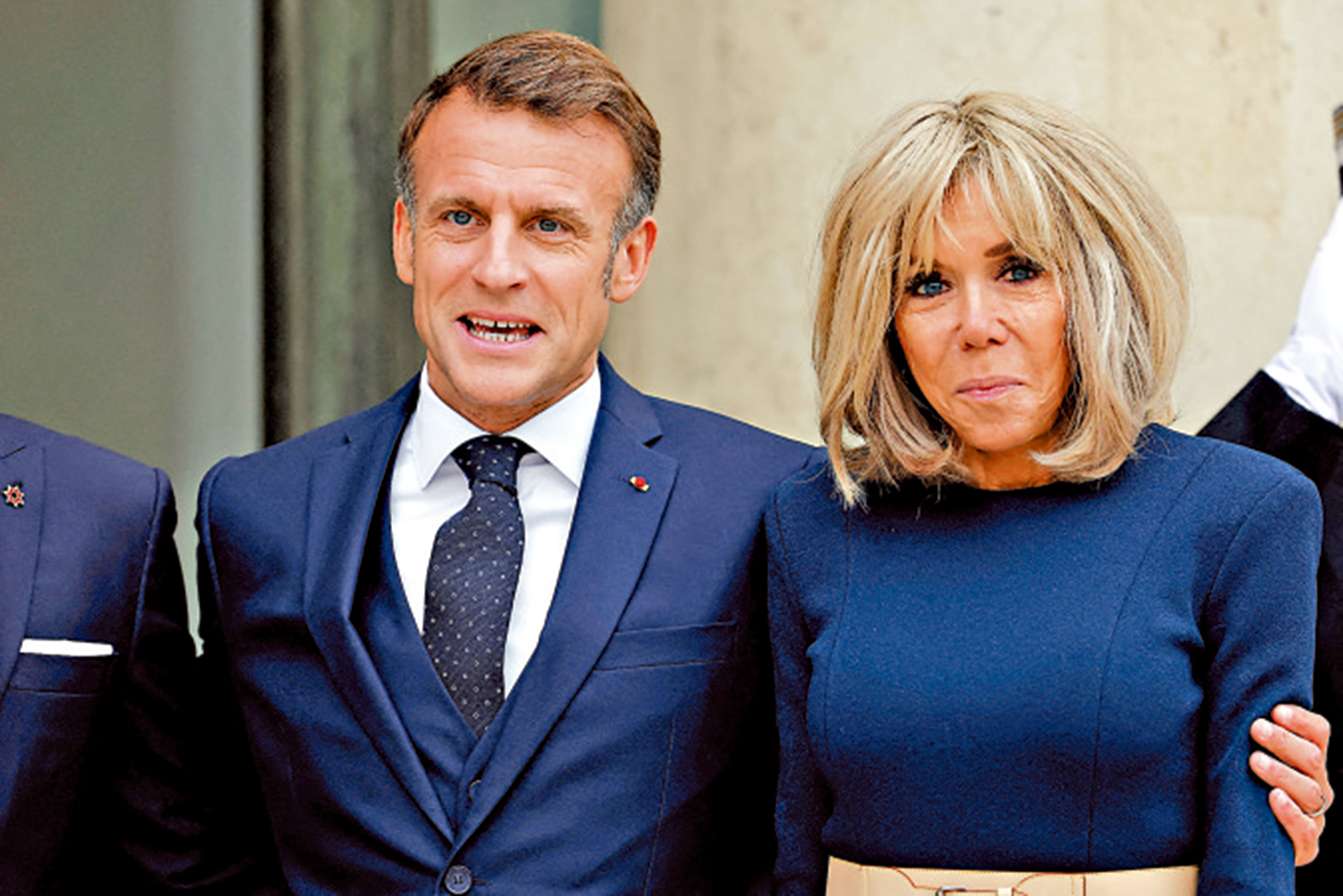 　　圖：法國總統馬克龍（左）和妻子布麗吉特。\路透社