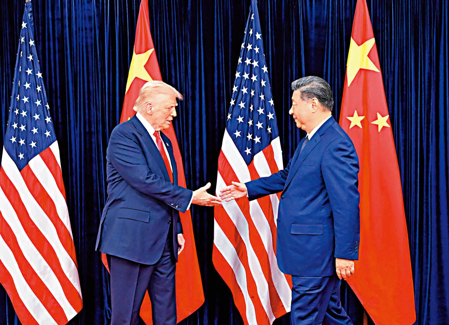 　　圖：國家主席習近平昨日在釜山同美國總統特朗普舉行會晤。這是習近平主席同特朗普總統時隔6年再度見面。\新華社