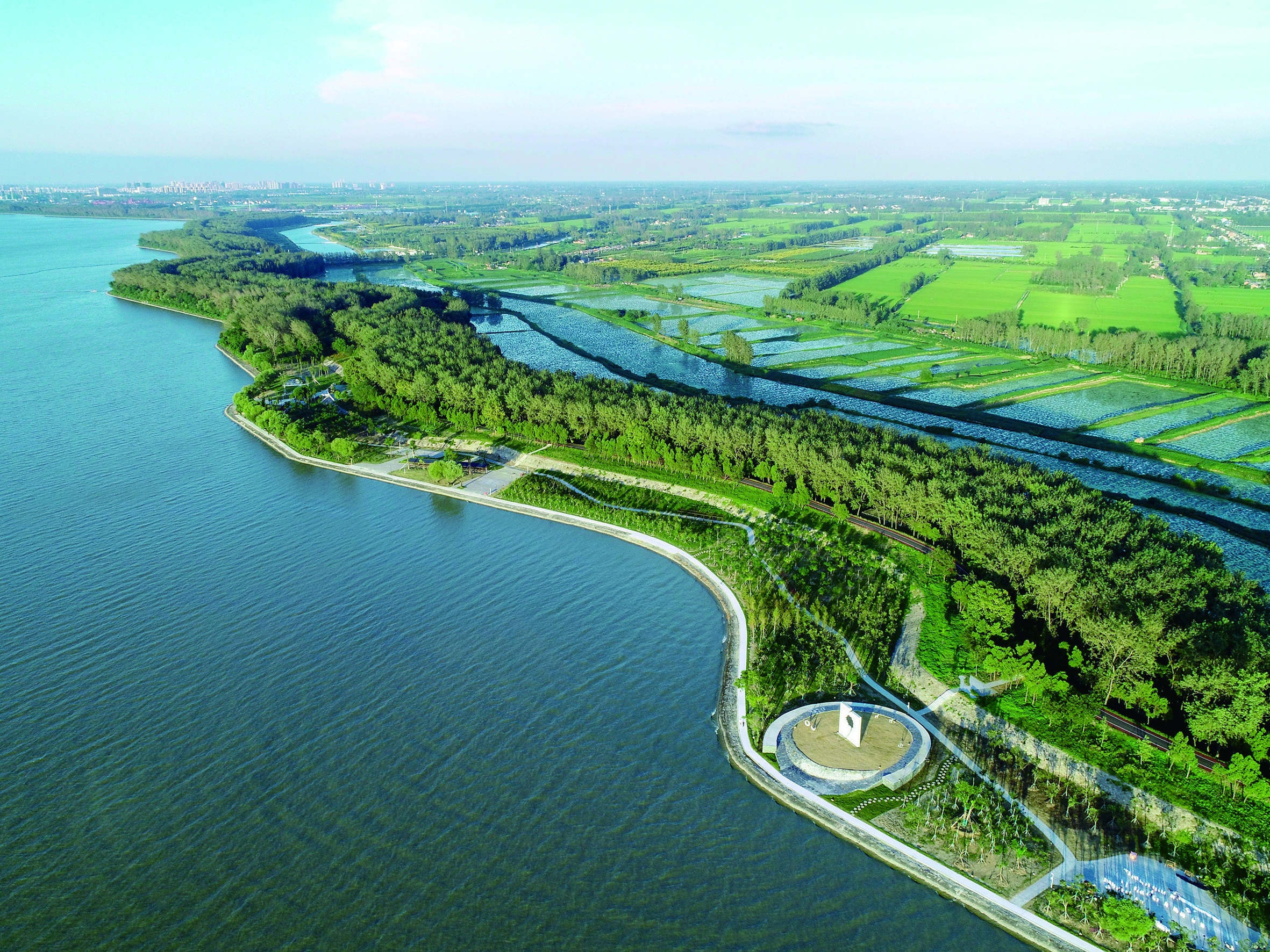 　　圖：郵儲銀行積極支持洪澤湖生態治理與農漁旅產業深度融合發展。